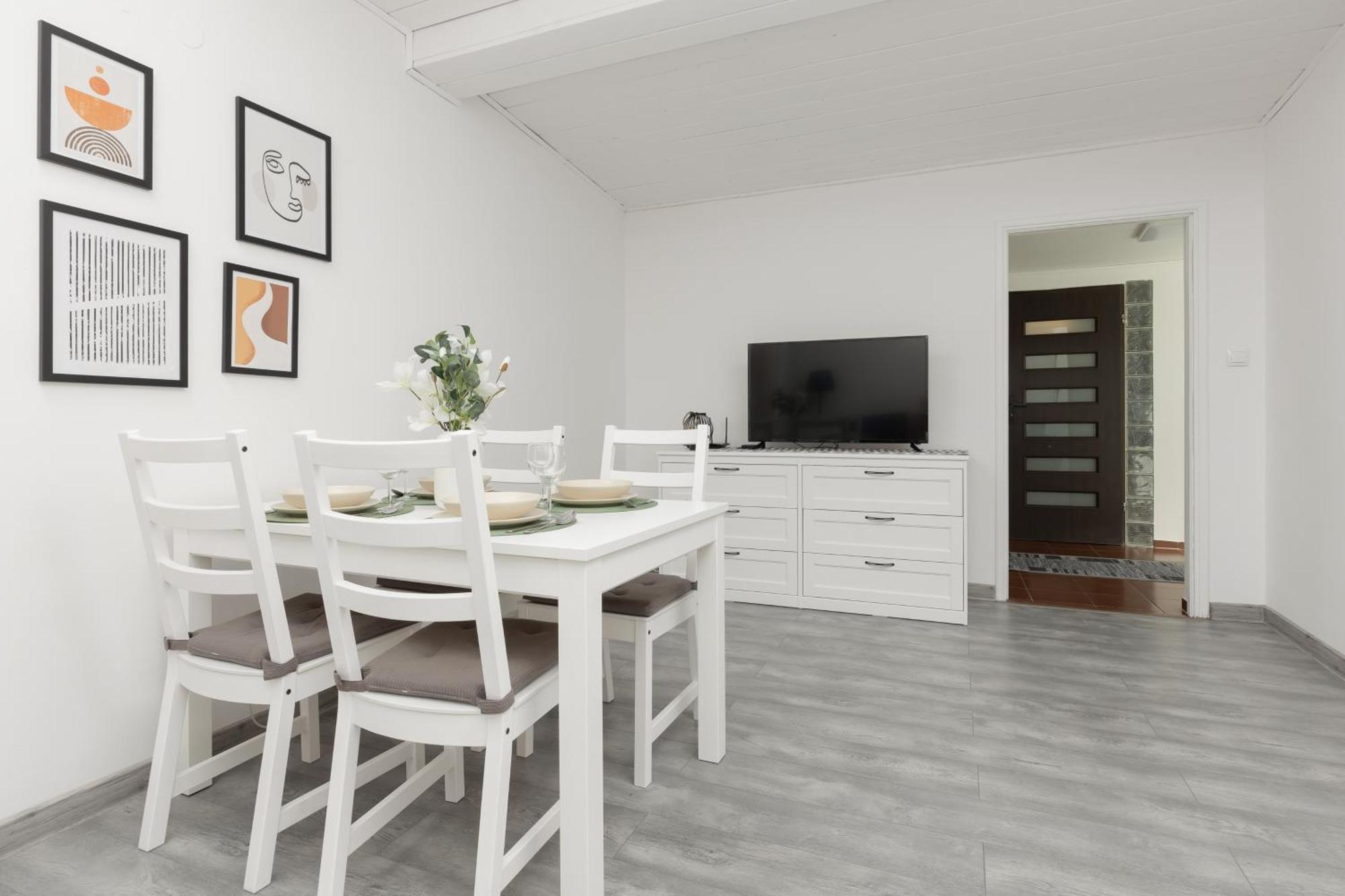 Metro Plac Wilsona Apartments Mickiewicza By Noclegi Renters Varsovia Exterior foto