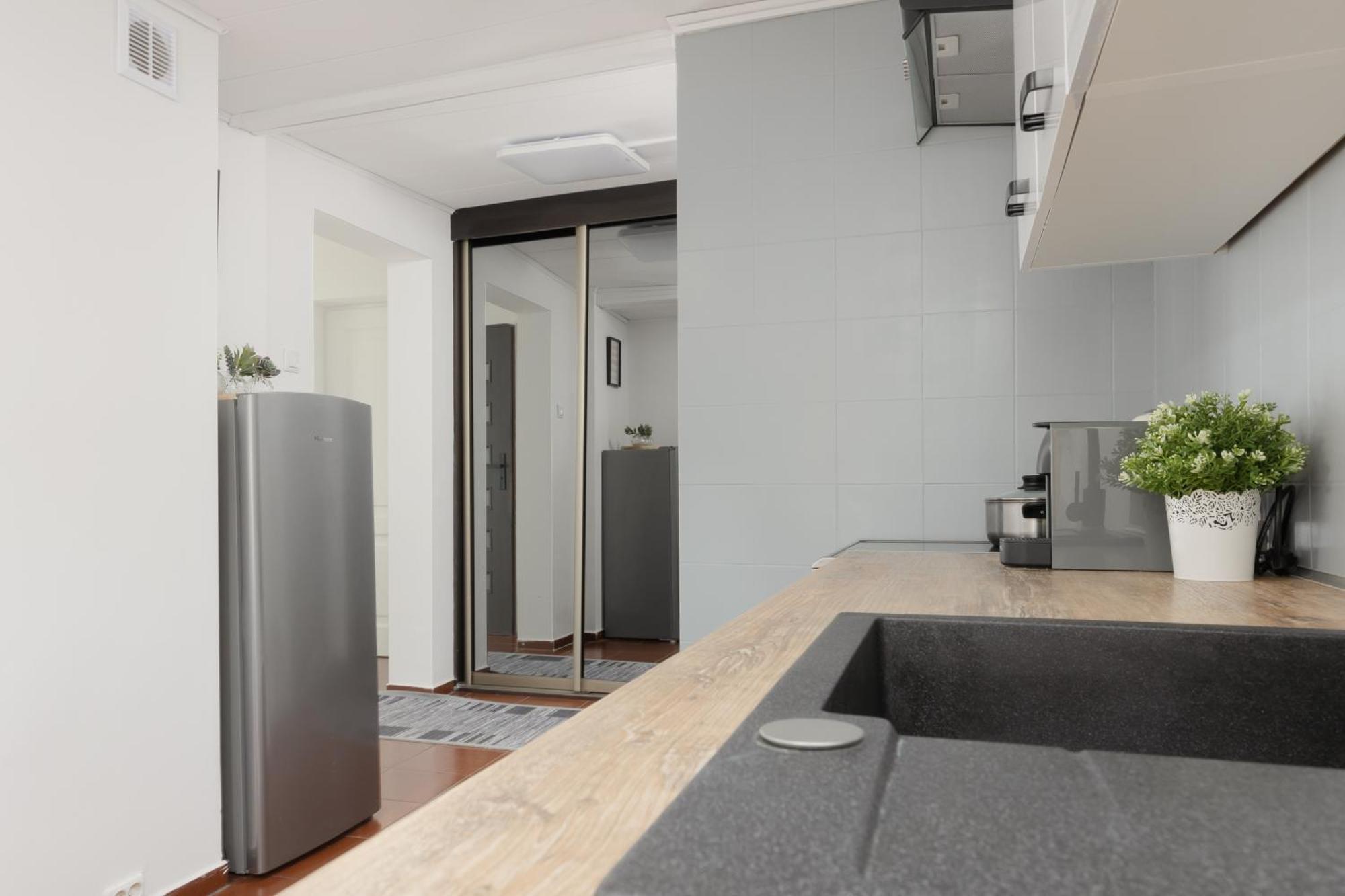 Metro Plac Wilsona Apartments Mickiewicza By Noclegi Renters Varsovia Exterior foto